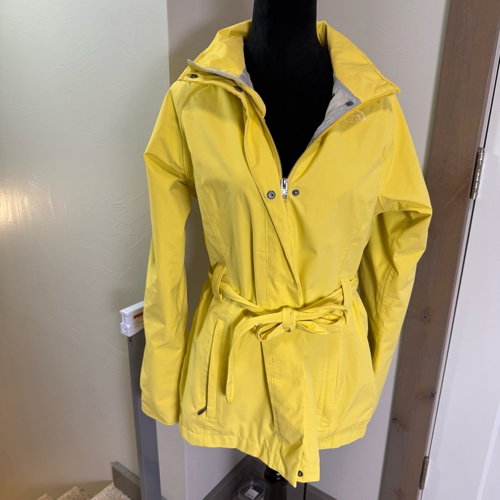 The North Face Butter Yellow Tie Front Zip Up Rain Jacket Hooded Outdoor Vented